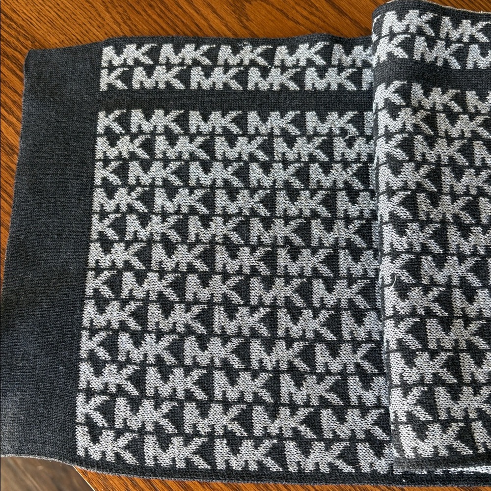 Michael Kors Monogram Black and silver Scarf